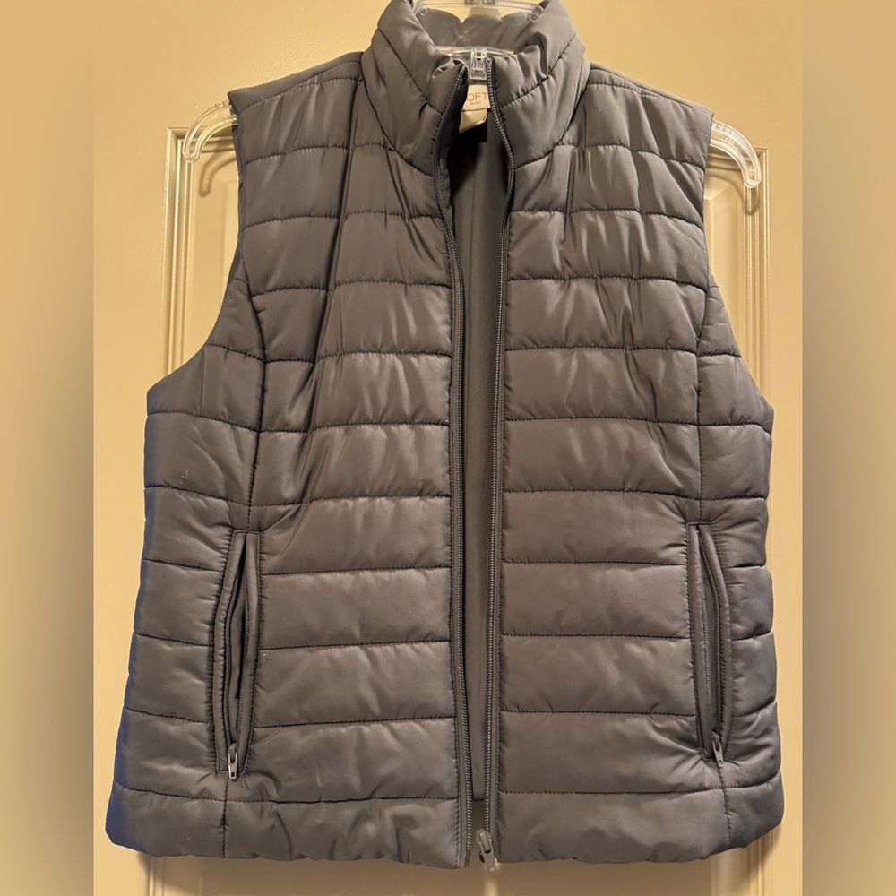 Loft gray puffer vest in size smalll